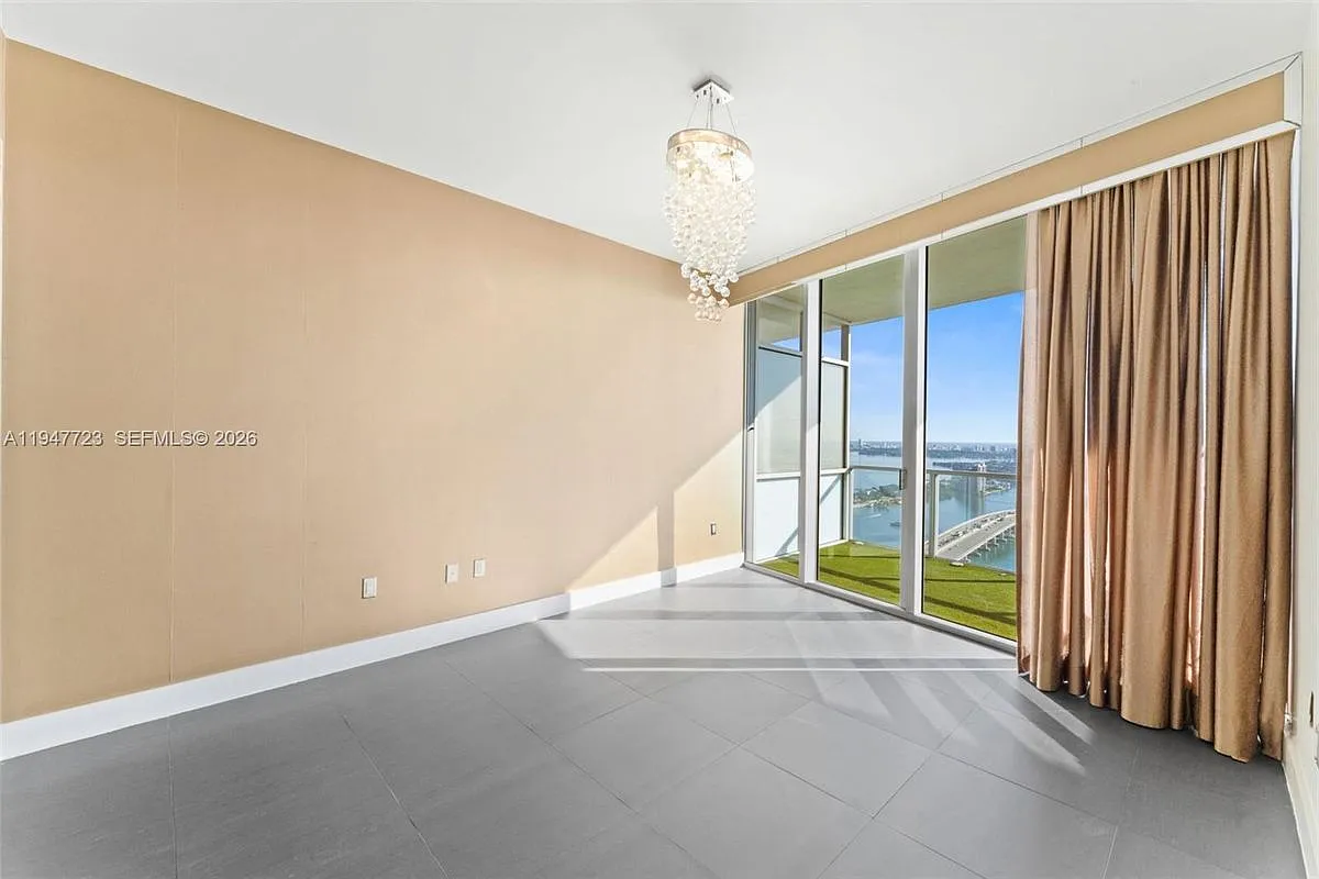 Building Photo - 1100 Biscayne Blvd #4502