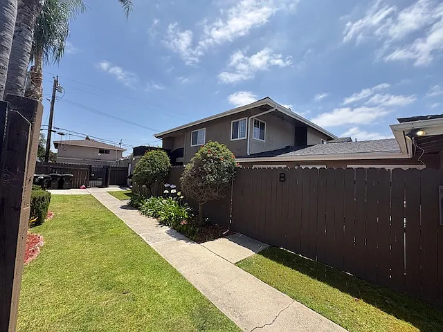 17102 Emerald Ln #C2 — Photo 8