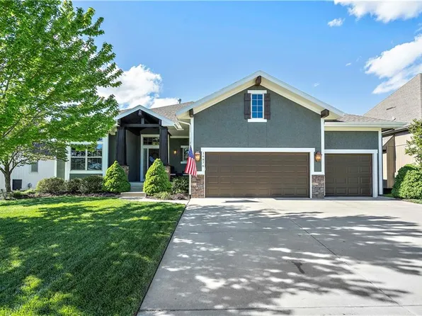14876 NW 66th St, Parkville, MO 64152