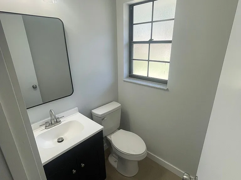 2546 Granada Ave #B — Photo 11
