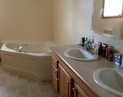 4th image of 1012 Tower Circle Dr