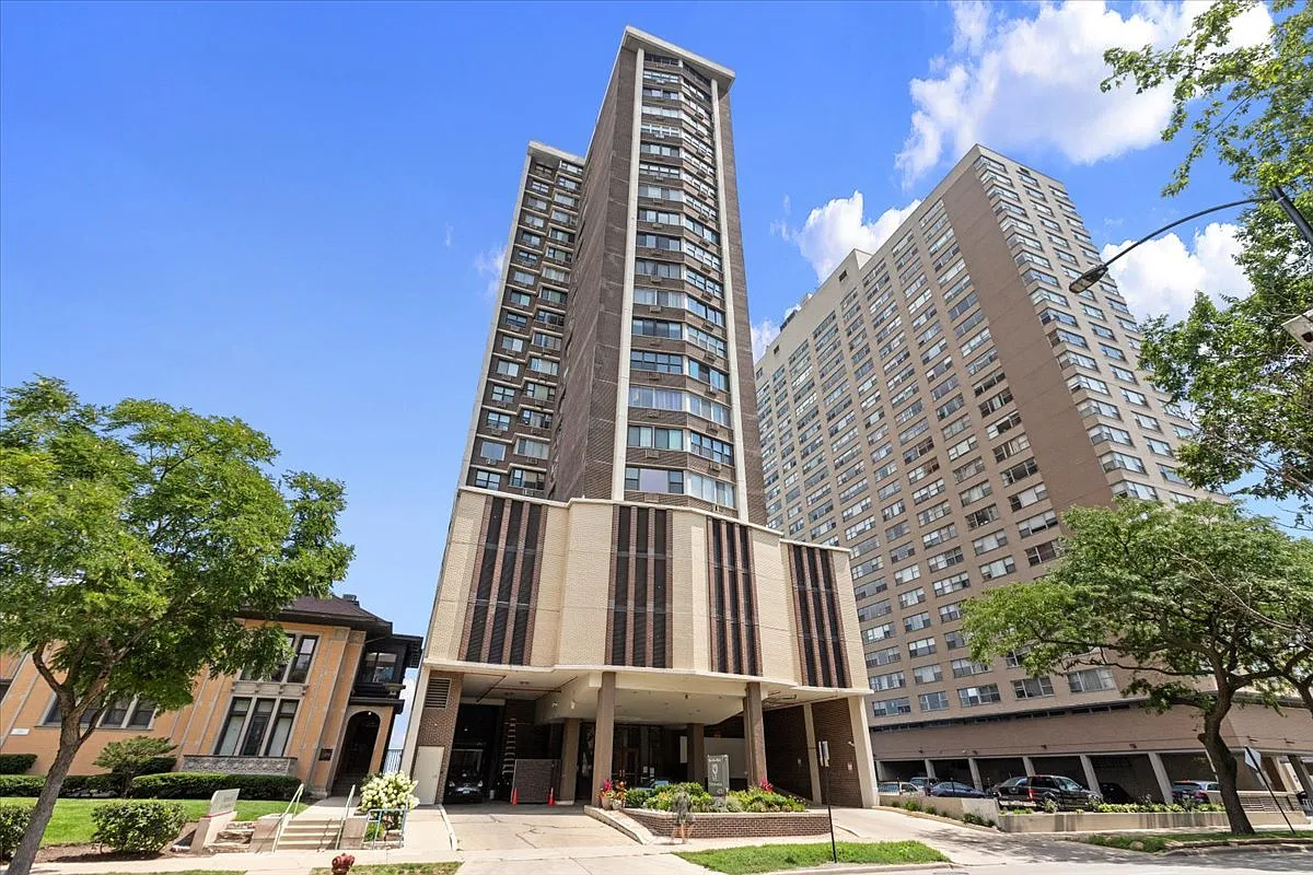 6325 N Sheridan Rd APT 503 photo 1
