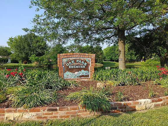 POPULAR 55+ COMMUNITY