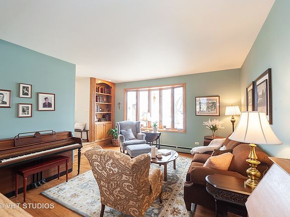 4th image of 302 E Maude Ave