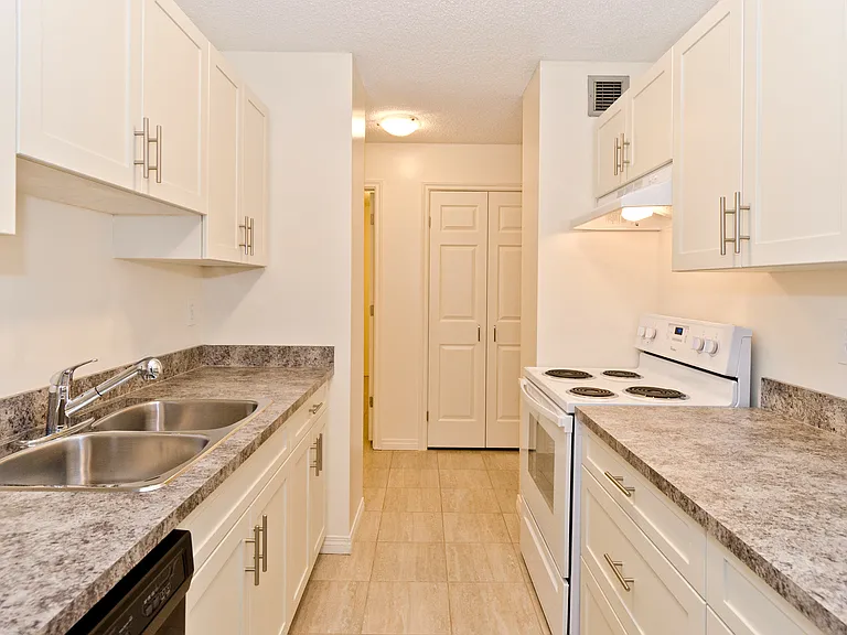 1339 15th Ave SW — Photo 22