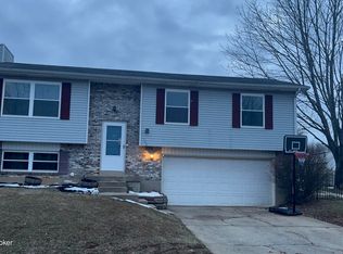 173 Meadowlake Dr, Radcliff, KY 40160
