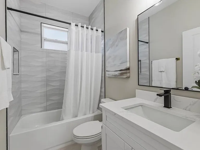 1020 W Rambla St — Photo 7