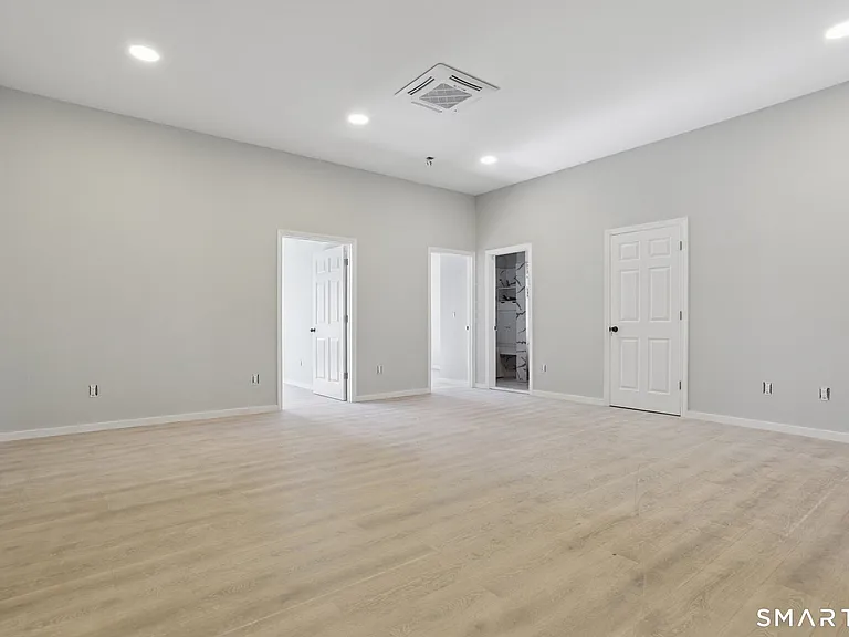219 Bank St #3 — Photo 18