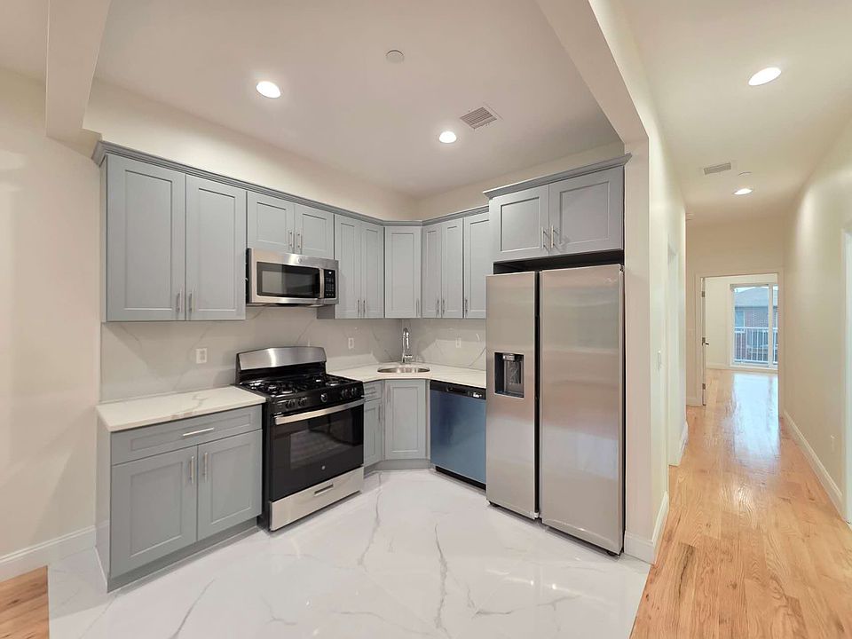 1st image of 158 Bay 29th St #3