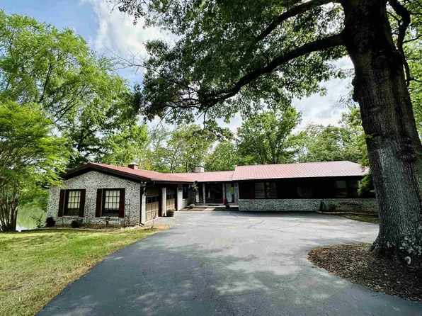 1140 Pine Ridge Rd, Lexington, TN 38351