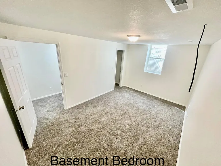 2710 S Yellowstone St — Photo 6