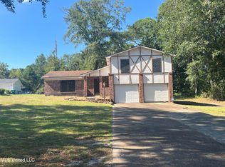 4025 Hillview Dr, Moss Point, MS 39563