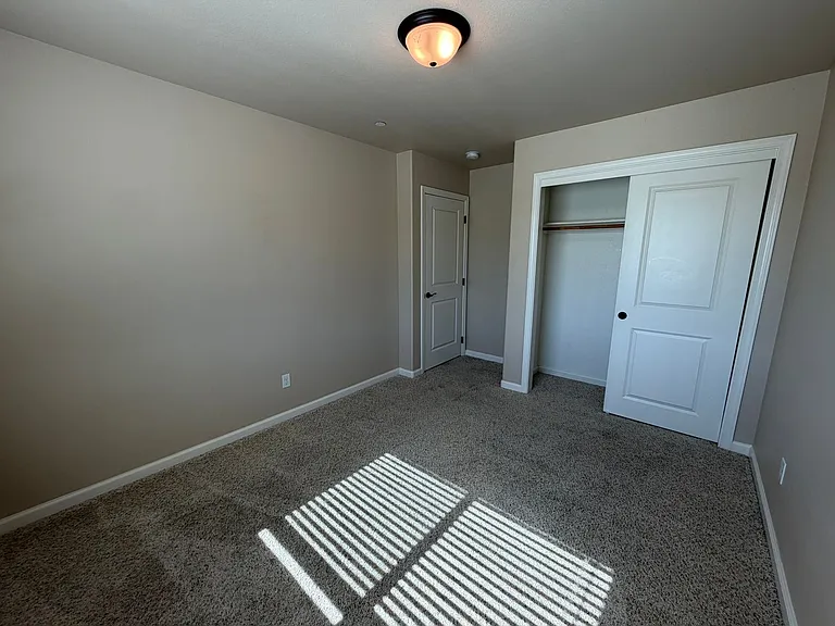1194 Velarde Cir — Photo 31