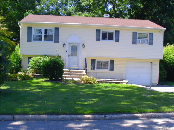1288 Waverly Avenue, Farmingville, NY 11738