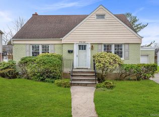 48 Sperry Court, New Hyde Park, NY 11040