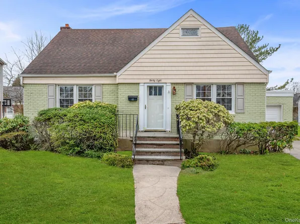 48 Sperry Court, New Hyde Park, NY 11040