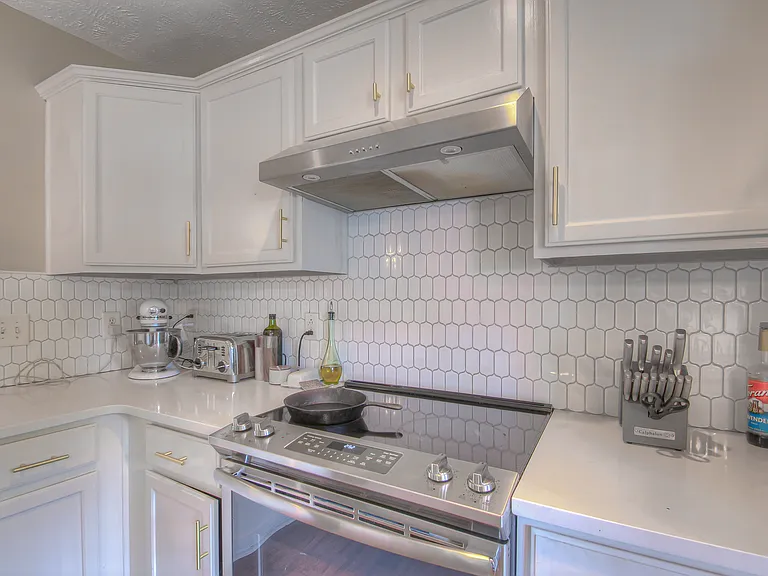 111 Cleveland St — Photo 8