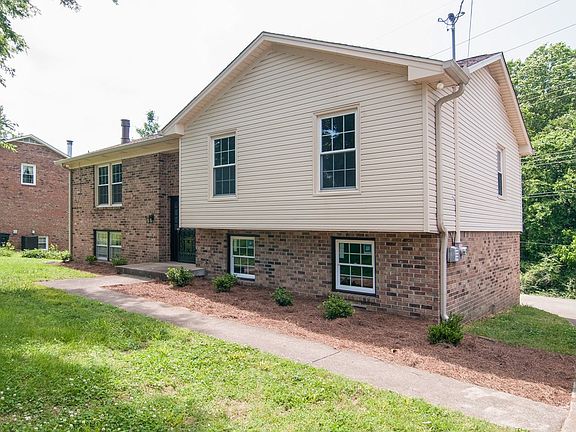 3rd image of 993 Windrowe Dr