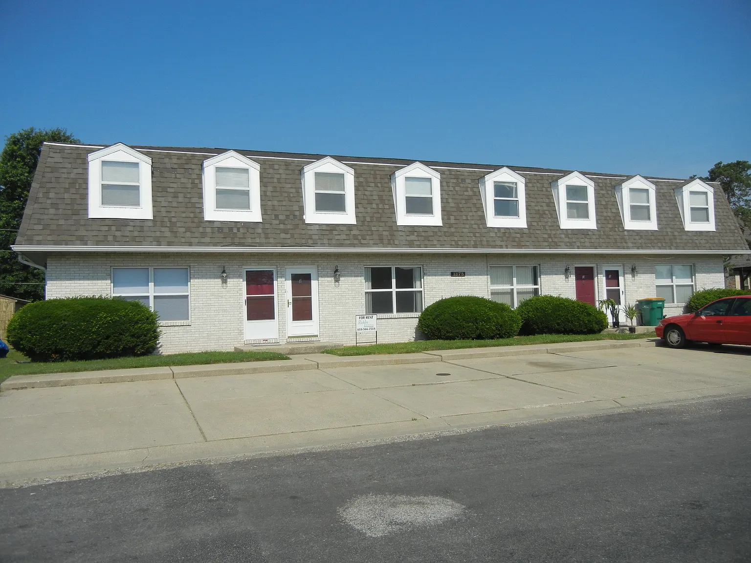 201 E State St photo 1