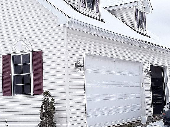 2nd image of 9009 Seneca Brook Est