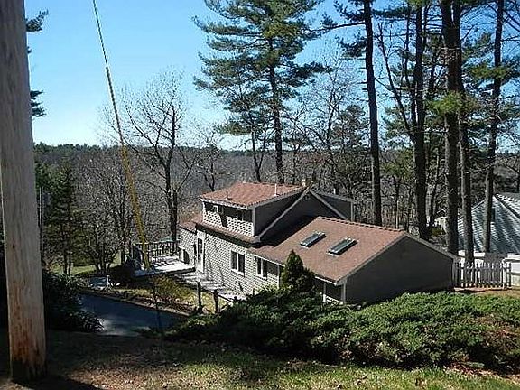 3rd image of 2 Pleasantview Ave