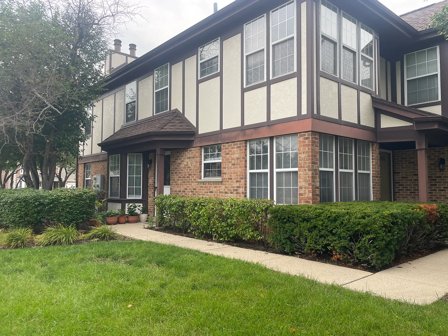 2 bed, 1206 sqft, $2,400 — Photo 2