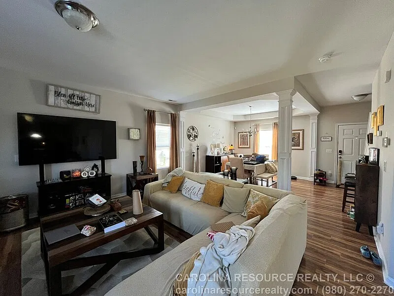 3 bed, 2.0 bath, $2,095 — Photo 4