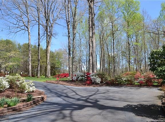 4th image of 2805 Rosewood Ln
