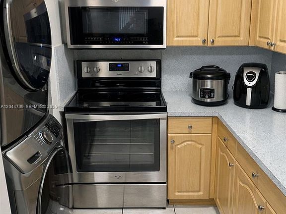 5th image of 10090 NW 80th Ct APT 1540