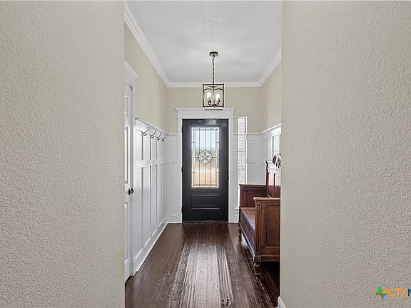 3rd image of 905 N 1st St