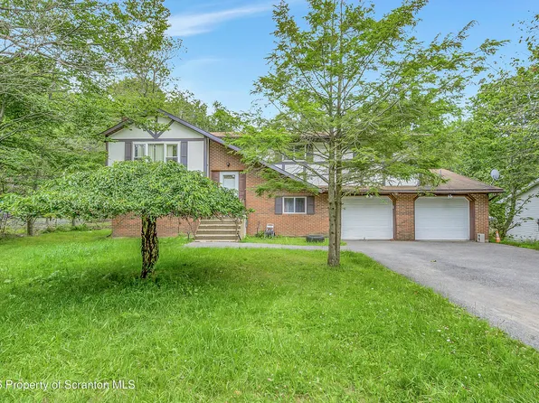 1010 Knollwood Dr, Tobyhanna, PA 18466