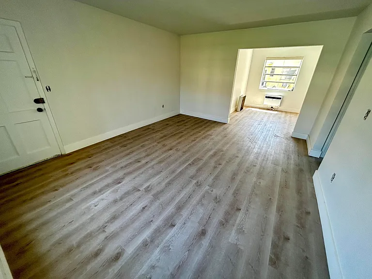 631 SW 11th St #1W — Photo 10