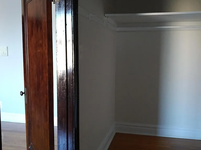 4635 N Lowell Ave #5 — Photo 3
