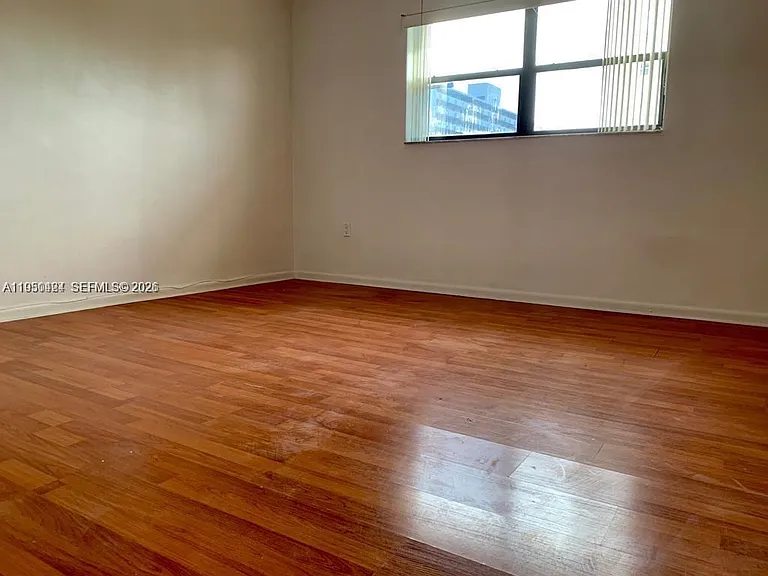3522 NE 166th St #10 — Photo 7