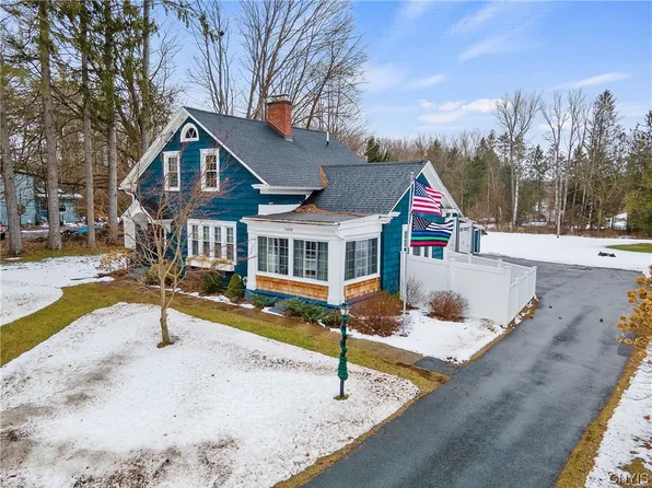 7688 Maple Rd, Baldwinsville, NY 13027