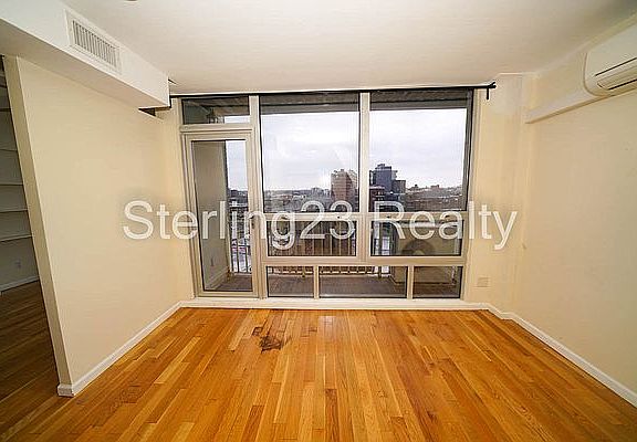 3rd image of 25-15 Crescent St #B9