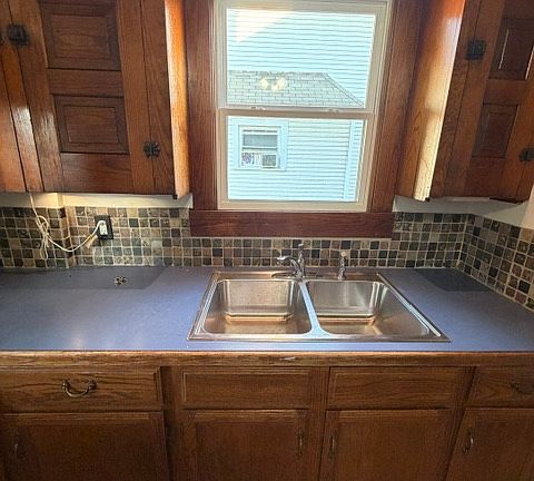 3rd image of 2822 Rosewood Pl NW