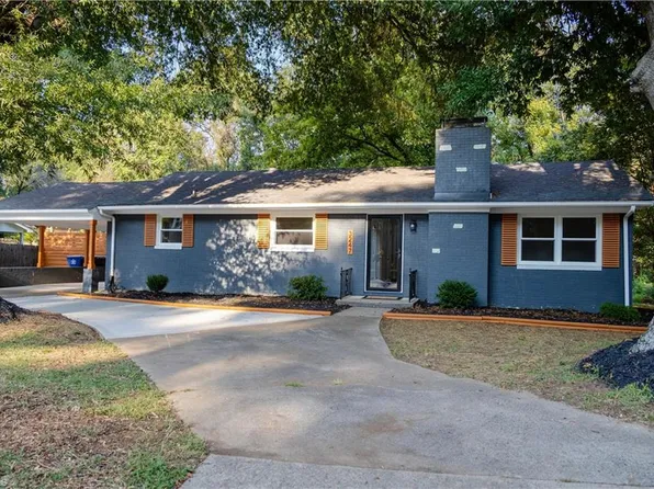 3247 Konnoak Dr, Winston Salem, NC 27127