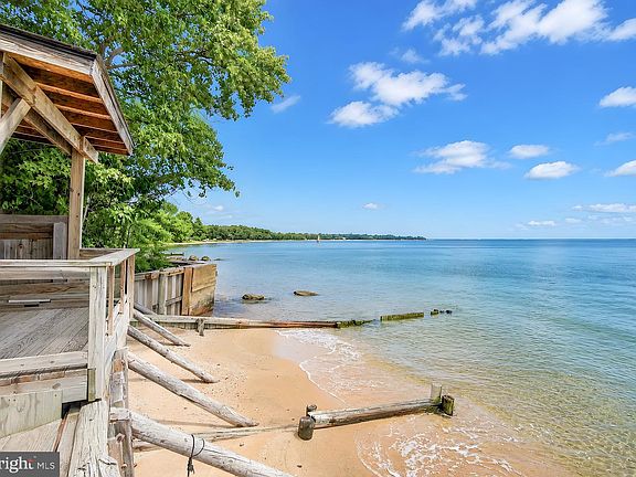 4th image of 11318 Bay Front Ave