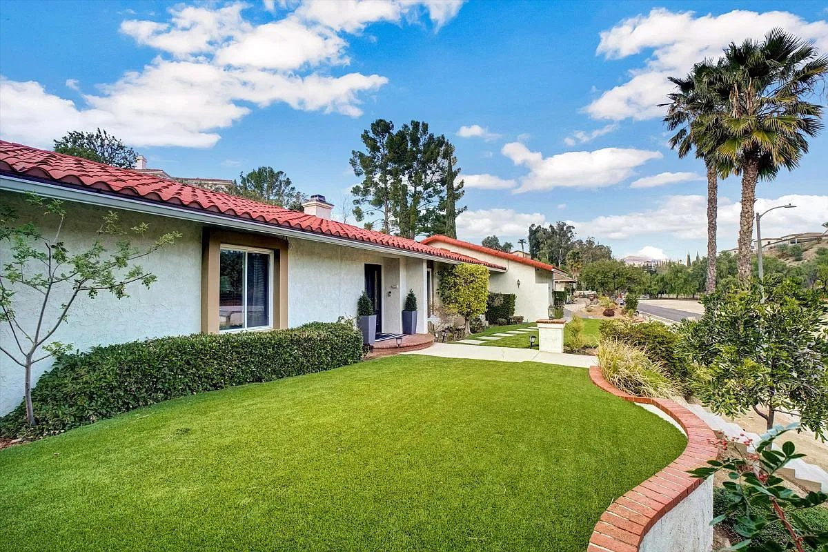 5 bed, 3.0 bath, 2869 sqft, $5,999 — Photo 1
