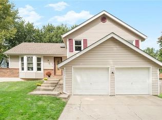 7702 NW Belvidere Pkwy, Kansas City, MO 64152