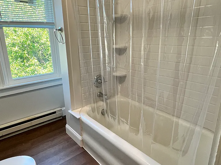 1411 E King St #6 — Photo 3