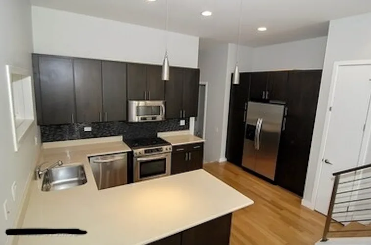 813 N May St — Photo 4