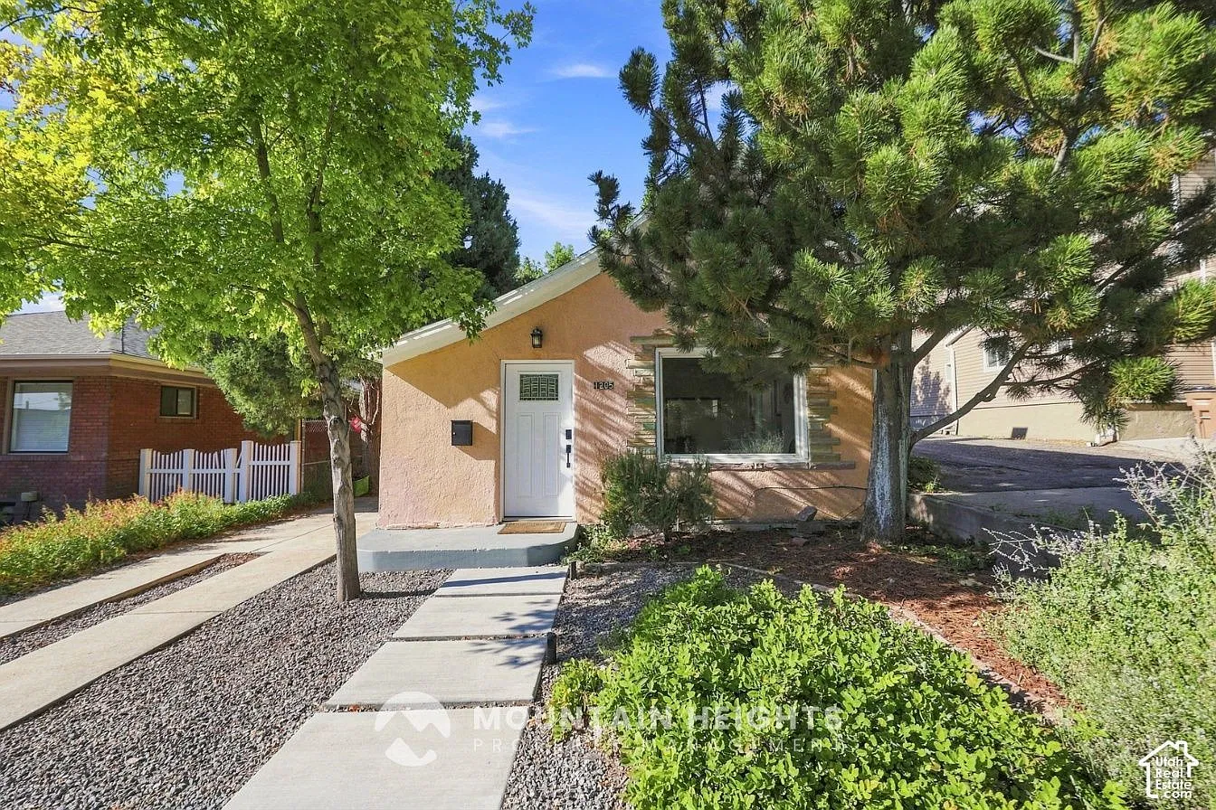 2 bed, 1.0 bath, 1490 sqft, $2,350 — Photo 4