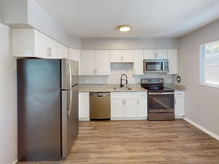 Flat 201 Fully Renovated Kitchen Flat 201 Fully Renovated Kitchen