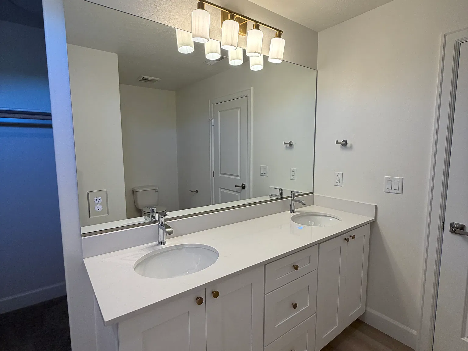 3 bed, 2.5 bath, 1545 sqft, $2,220 — Photo 4