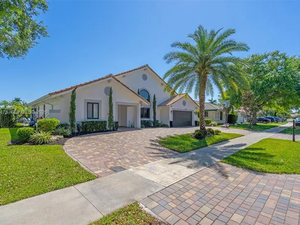 2920 Old Orchard Rd, Davie, FL 33328