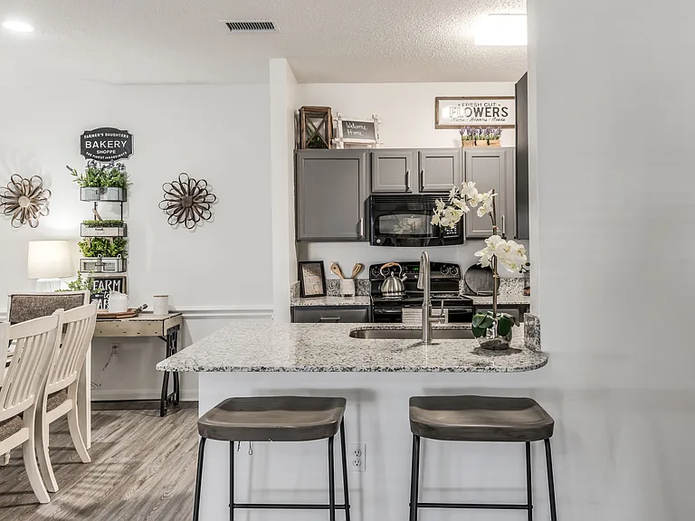 2BD, 2BA - 1150SF - Dining Area
