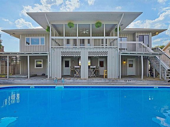 2nd image of 1152 Park Ln