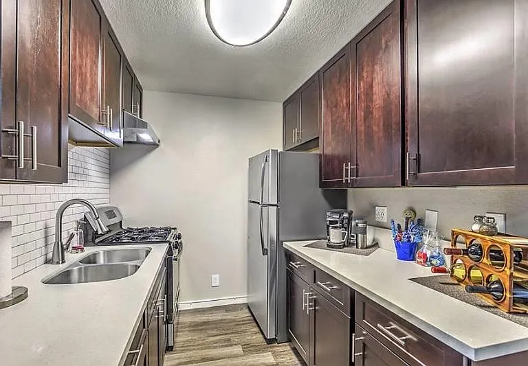 Del Amo Place Apartments Homes — Photo 8